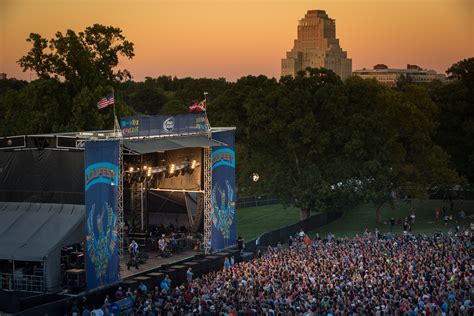 Your Guide To Stl Summer Concerts And Music Fests The Gateway Arch