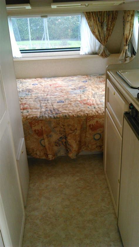 Dann füllen sie gerne das nachstehende formular aus und senden uns damit die daten ihres wohnwagens bzw. Caravane Fleurette Tamaris 38 occasion - Caravane occasion