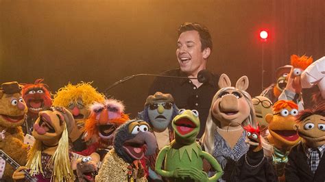 Video Jimmy Fallon Rocks Out With Muppets Andy Samberg In Final