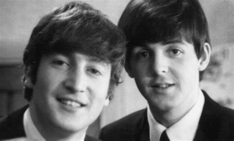 Paul Mccartney Stellt Sich Vor Wie John Lennon Auf Seine Musik