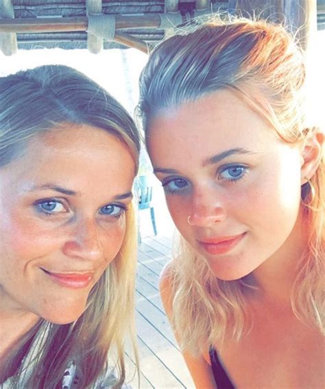 Reese Witherspoon Daughter Ava Twinning Moments Photos Reese Witherspoon Berühmtheiten