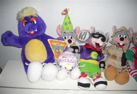 Helen Henny And Mr Munch Plushs And Other Chuck E Cheese Prizes Toy