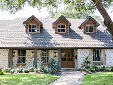 Pin By Kristyn Karasch On Fixer Upper Favorites Brick Exterior House