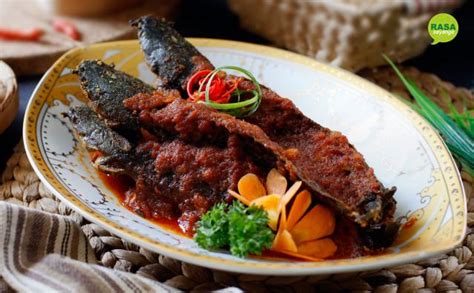 156 resep balado ikan lele ala rumahan yang mudah dan enak dari komunitas memasak terbesar dunia! Balado Ikan Lele Goreng | rasasayange.co.id