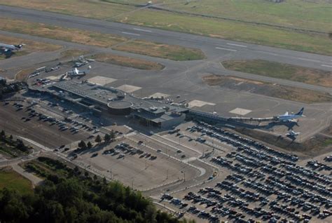 Airport amenities include restaurants, bars, retail stores, vending machines, a business center, atms. Airport emergency response - Kelowna News - Castanet.net