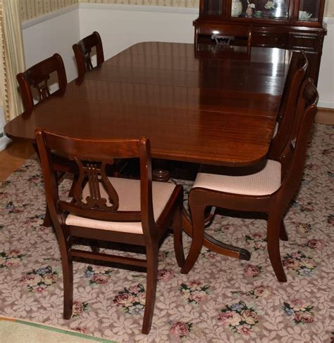 Mahogany Duncan Phyfe Style Dining Table And Chairs Ebth