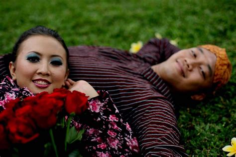 Maybe you would like to learn more about one of these? Prewedding Klasik Jawa - Gaya pemotretan 14 pasangan seleb ...