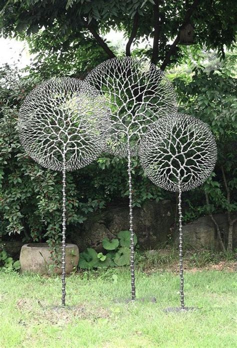 10 Diy Garden Art Ideas Simphome Lawn Art Metal Garden Art Garden