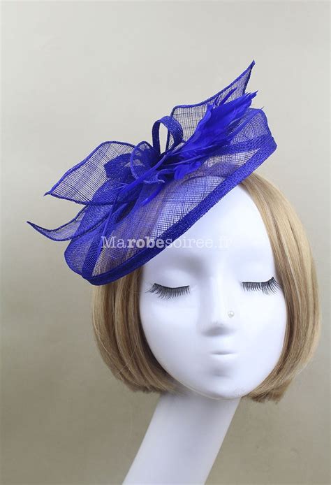 Le chapeau bibi mariage est par excellence la pièce qui orne les têtes durant les cérémonies ou les mariages. Petit chapeau bibi chic et original