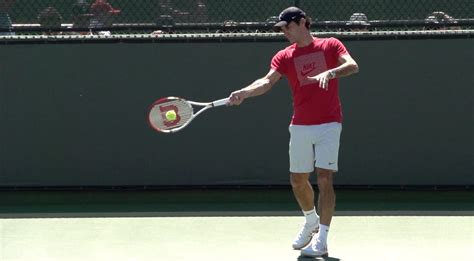 Forehands and backhands ad nauseam… pay particular attention to the analysis of roger federer, where i compare the size of the backswing on his forehand return to his forehand groundstroke. Roger Federer Forehand in Super Slow Motion