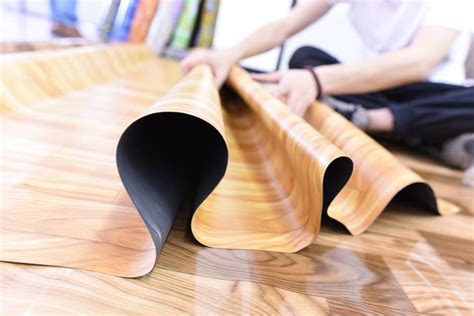 Toko decorindo perkasa jual karpet vinyl motif kayu dengan harga murah. Malas Bersih-Bersih? Saatnya Beralih ke Karpet Plastik!