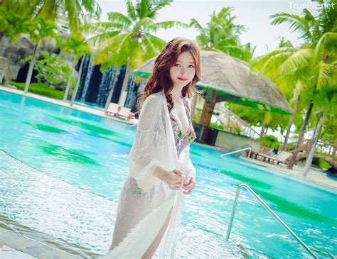 Korean Lingerie Queen Model Kim Hee Jeong Floral Pink Swimsuit