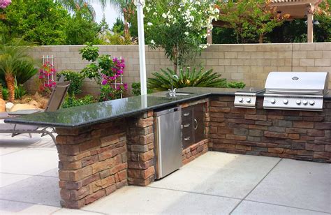 Cozy And Fun Outdoor Kitchen Island Will Make Any Wife Wanna Cook