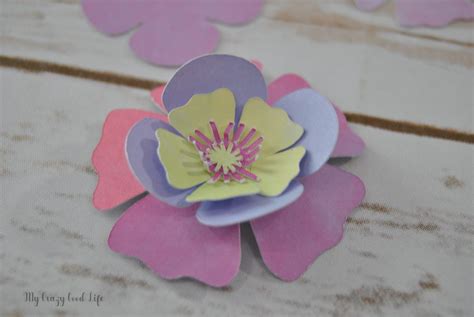 Play with making lovely paper blooms in a variety of hues, sizes, and shapes. How to Make Cricut Paper Flowers | Cricut Paper Crafts ...