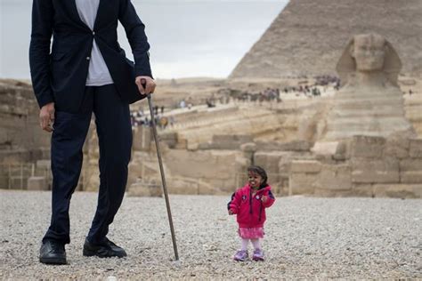 World S Smallest Woman Meets World S Tallest Man For Incredible Photoshoot In Egypt World