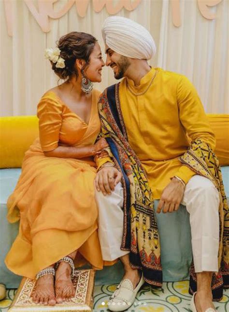 Happy Birthday Neha Kakkars Romantic Pictures With Her Husband Rohanpreet Go Viral The Etimes