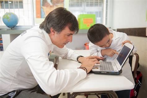 El ministro de educación y deportes de la nación, esteban bullrich, encabezó un nuevo encuentro del consejo federal de educación en la provincia de por su parte, manzur agradeció la visita del ministro bullrich y valoró la decisión de reunirse en nuestra provincia en el marco de los festejos. Esteban Bullrich será el nuevo ministro de Educación