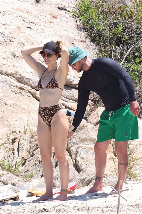 Justin Timberlake Jessica Biel Get Cozy On Sardinia Vacation