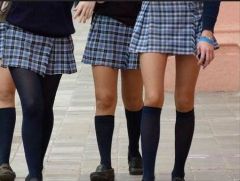 Prohíben A Colegialas Usar Faldas Para Que Profesores No Se Distraigan