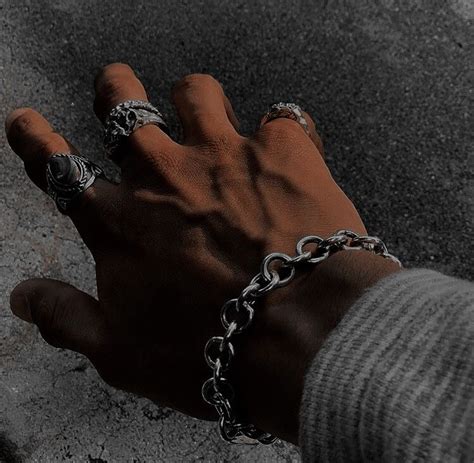 Pin by 𝖒𝖊𝖉𝖚𝖘𝖆 on Hands Hands with rings Grunge boys hot Grunge guys