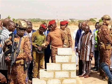 Burkina Faso Pose De La Première Pierre De Lusine De Raffinage Dor