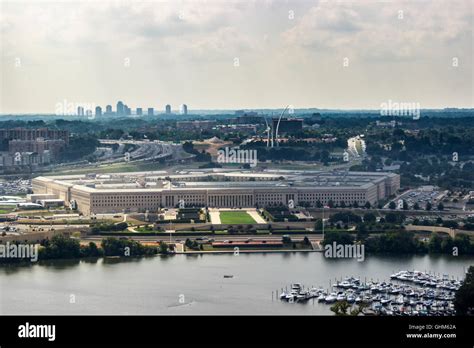 The Pentagon Building Hi Res Stock Photography And Images Alamy