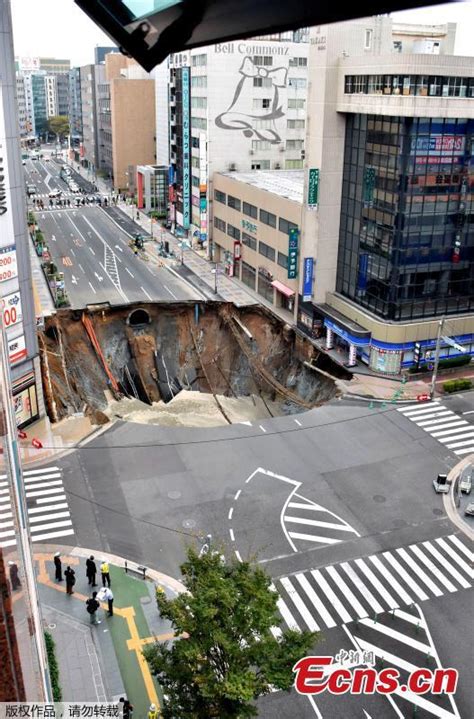 Huge Street Sinkhole Causes Turmoil In Japan S Fukuoka