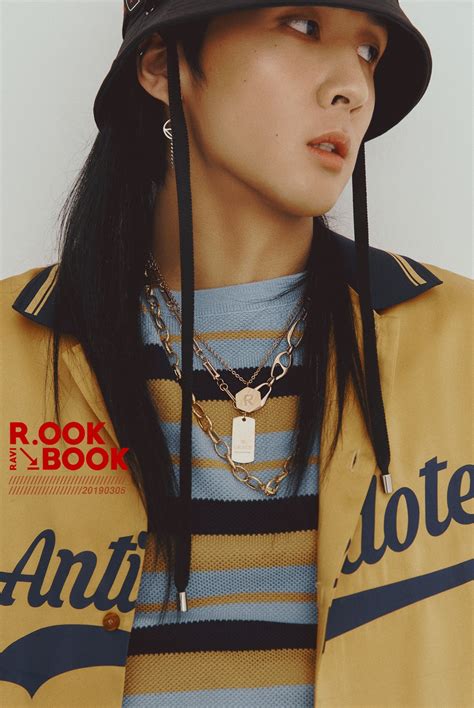 라비는 지난 3일 오후 6시 4번째 미니 앨범 '로지스'(roses)를 발표했다. 빅스 라비, 'R.OOK BOOK' 오피셜 포토 공개... 스웩 넘치는 파격 ...