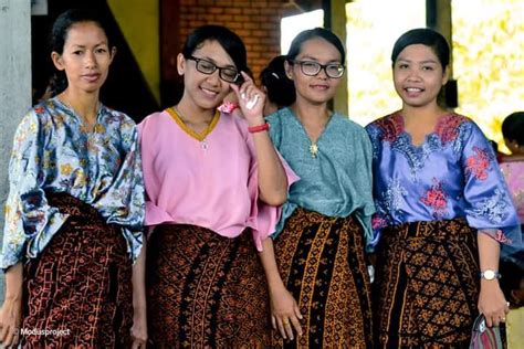 Pakaian Adat Ende Lio Galeri Nusantara