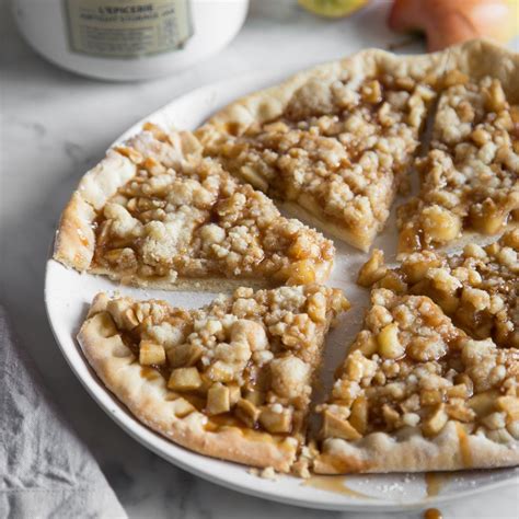 Heute gibt es amerikanische pizza new york style aus der pfanne: Süße Pizza mit Apfel und Streuseln | Rezept | Rezepte ...