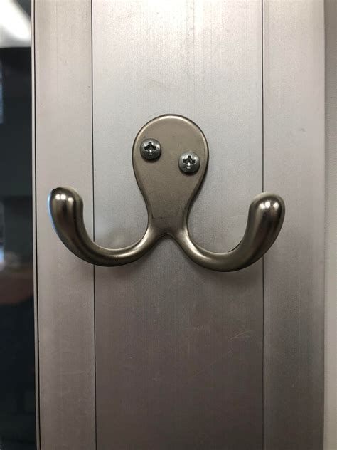 This coat hanger looks like an octopus getting ready to fight : mildlyinteresting