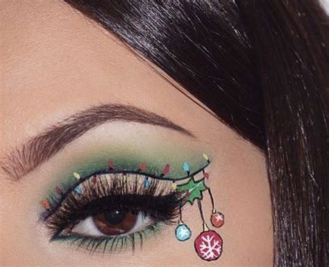 10 Christmas Themed Eye Makeup To Up Your Fashion Game This Holiday Season