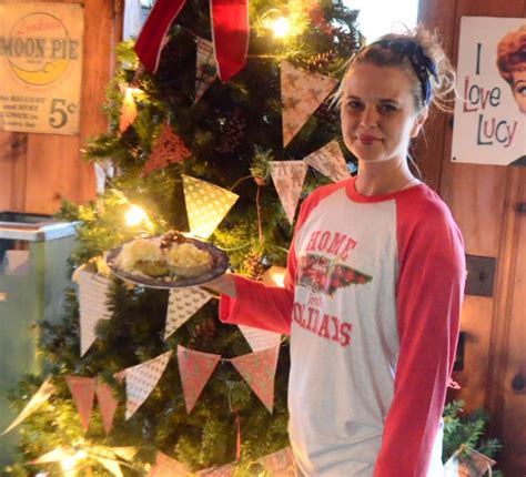 This Tennessee Diner Offers A Free Christmas Dinner To Anyone Who Walks