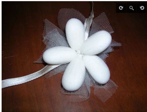 Matrimonio campagnolo, elegante o vintage? Se mi sponsor..mi sposo!: Tutorial fiore di confetti