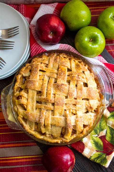 This is the best apple pie recipe you will ever taste! The BEST Homemade Apple Pie ~ Recipe | Queenslee Appétit