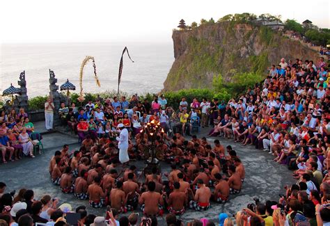Tari Kecak Uluwatu (Kecak and Fire Dance at Uluwatu temple)-Bali Sari Tour