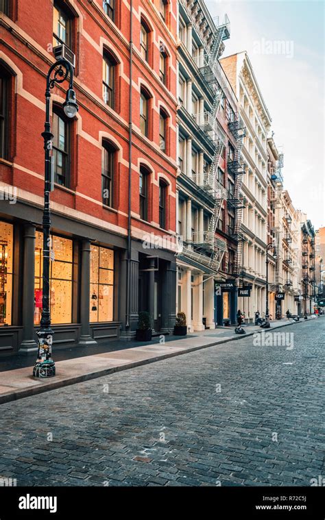 A Cobblestone Street In Soho Manhattan New York City Stock Photo Alamy