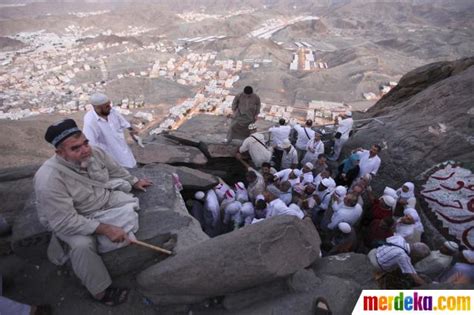 Foto Kumandang Doa Dari Gua Hira Di Jabal Nur