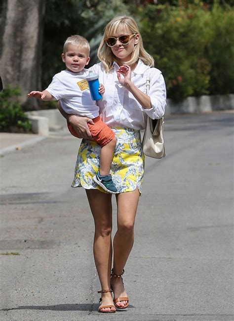 Reese Witherspoon And Her Adorable Son Tennessee Head To Baby Class