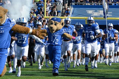 2017 Kentucky Wildcats Football Season Preview A Sea Of Blue