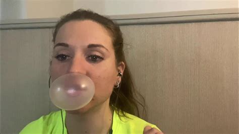 Asmr Gum Chewing Big Bubbles Blowing And Popping Youtube