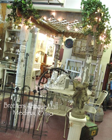 Both stores hire artists to stage a deliberate boutique experience, both stores project a thrift store/flea market chic aesthetic; ChiPPy! - SHaBBy!: SHaBBy ShoPPing O*H*I*O ~ BROTHER'S ANTIQUE MALL in Medina...