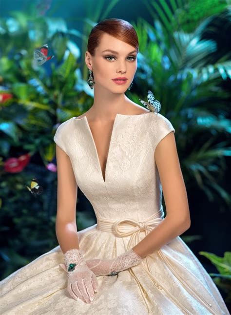 Duchesse prinzessin brautkleid carmen ausschnitt vintage spitze. Свадебные платья Kookla 2015 | Свадебные платья, Платья ...