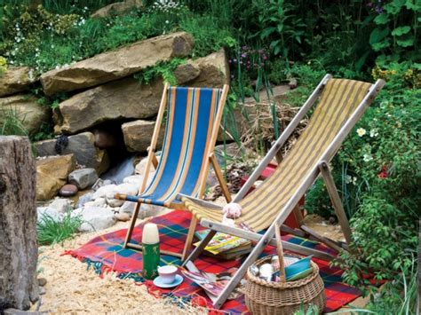 If you want to make your garden more interesting, water wise and low maintenance, look no further than gravel. Picture Of dreamy beach themed garden decor ideas 7