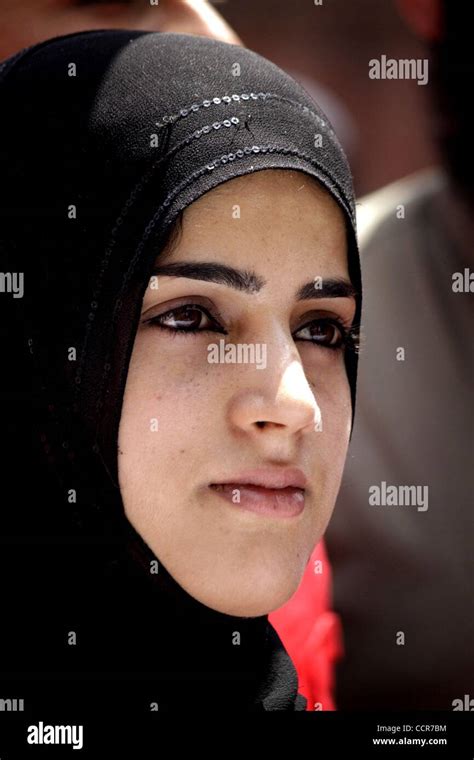 A Kashmiri Muslim Girl Hi Res Stock Photography And Images Alamy