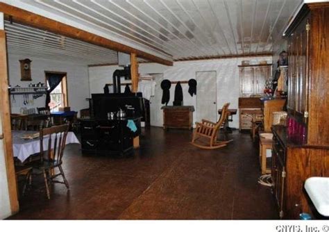 Look Inside A Swartzentruber Amish Home 12 Photos Amish House Plain
