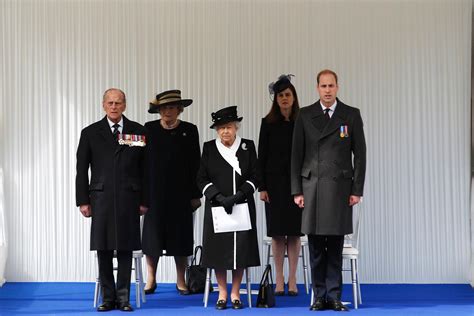 Quanto sono diventate pretenziose le donne. Prestes a ser pai, príncipe William participa nas ...