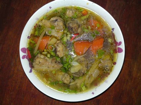 Sup ayam adalah sup yang terbuat dari ayam, yang dicampur dengan berbagai bahan makanan lainnya. DARI DAPUR ORANG KAMPUNG: SUP AYAM