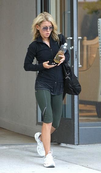 Kelly Ripa Exercise And Diet Routine Shopping And Info