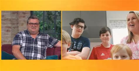 Ireland Am S Simon Delaney Gets Surprised By Wife Lisa And Four Sons Live On The Show Rsvp Live